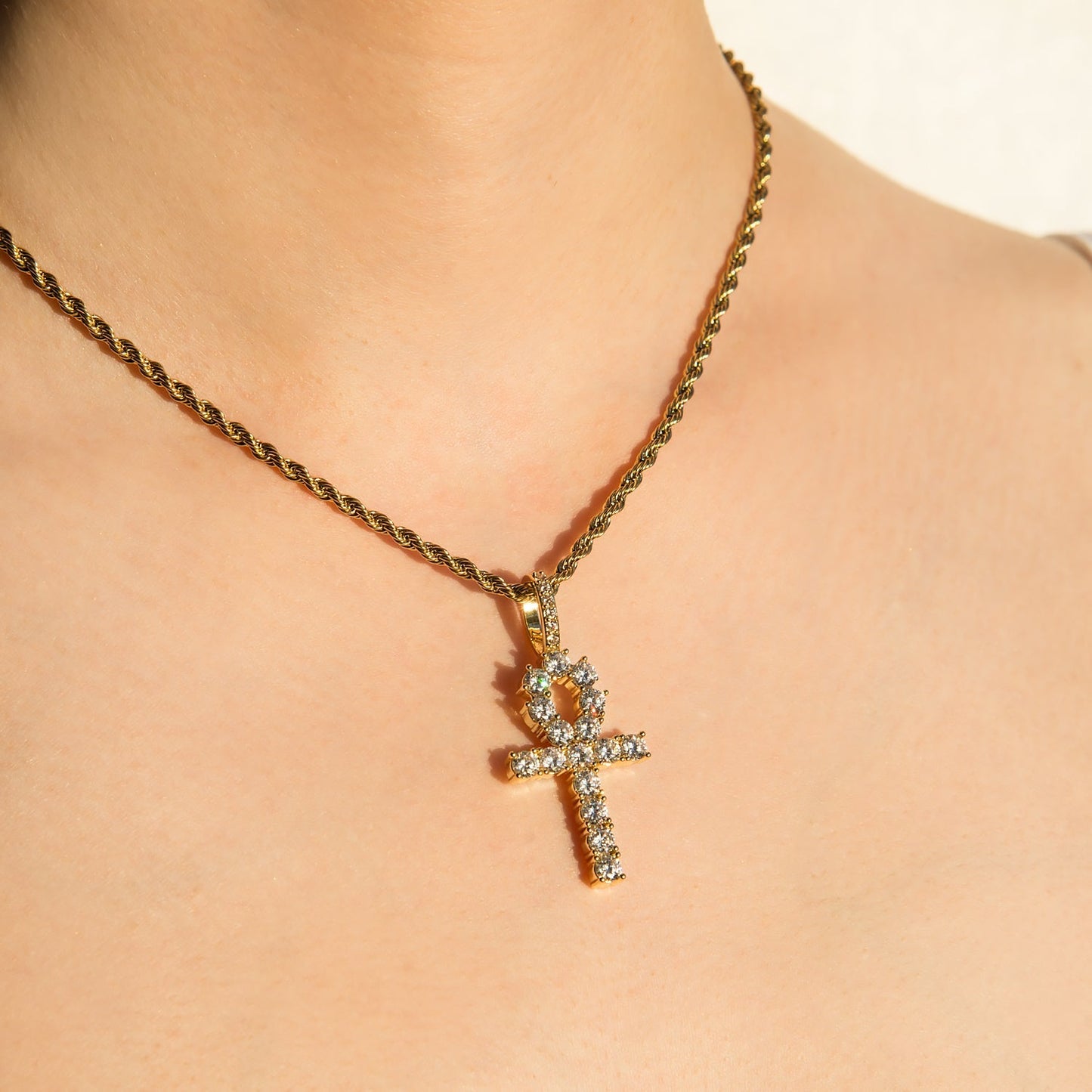PINGENTE ICED ANKH - BANHADO A OURO 18K