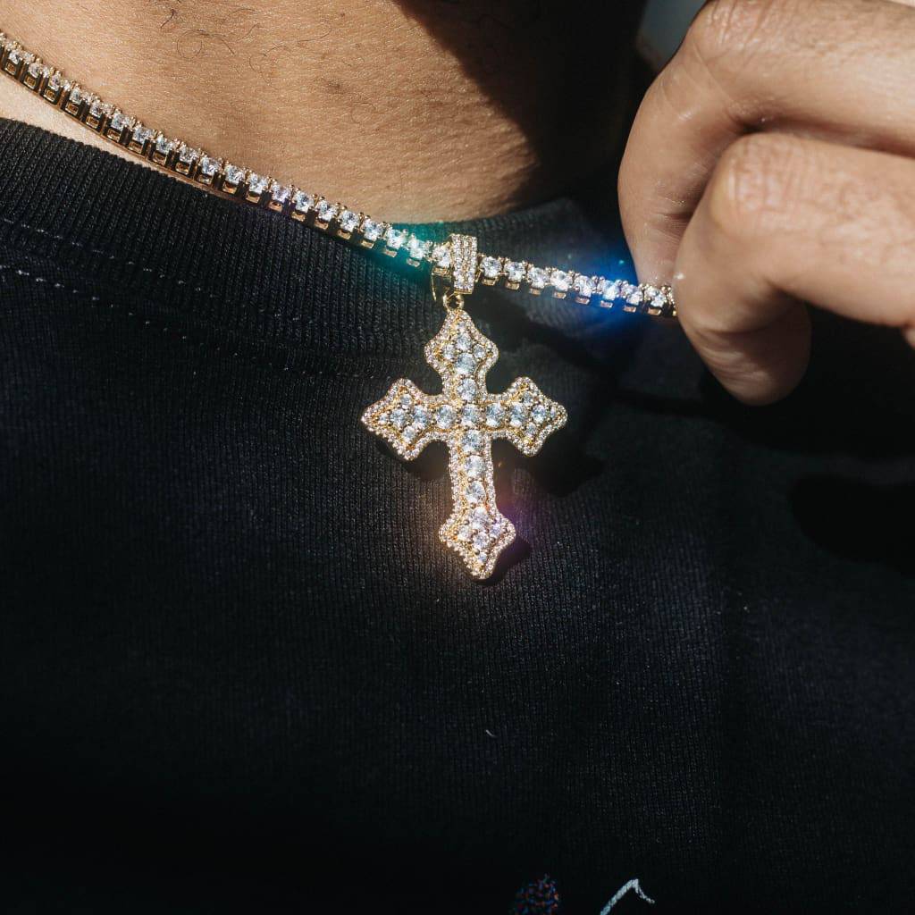 PINGENTE CLUSTERED CROSS  - BANHADO A OURO 18K